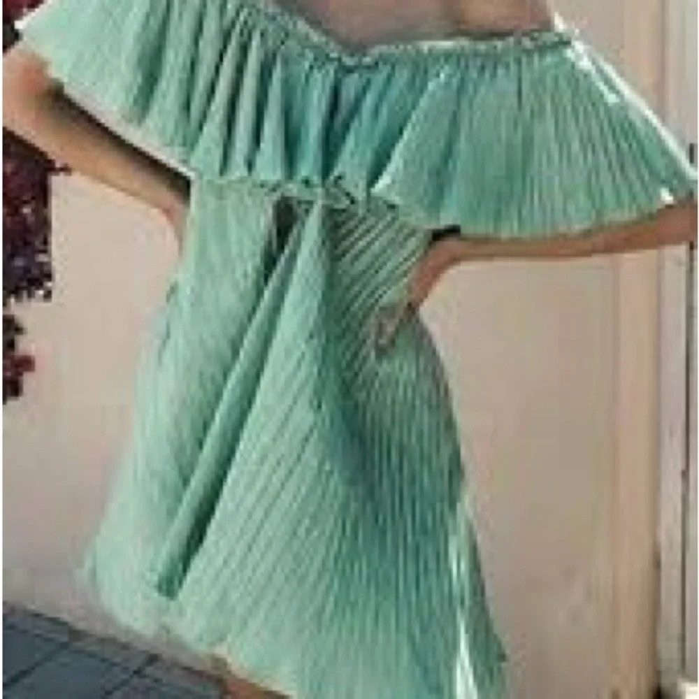ZARA Woman’s Green Pleated Mini Dress - Picture 4 of 9